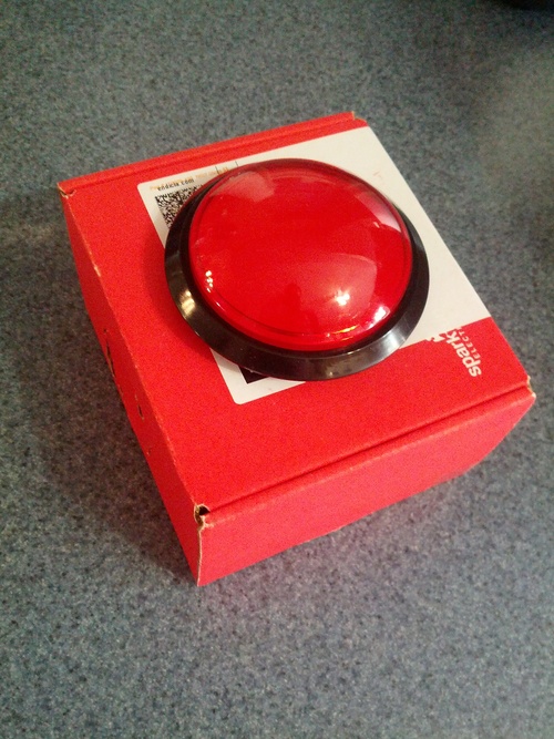 Programmable Big Red Button (easy button) – Michael Weinberg